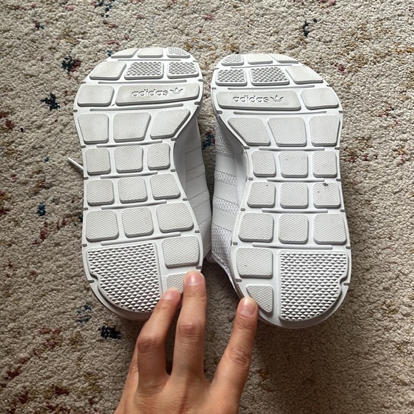 Adidas Swift Run 🤍 SZ 7 Big Kid - Picture 11 of 13